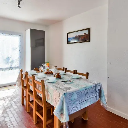 Vue A Pour 6 Personnes * La Guérinière